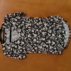 Old Navy Charcoal Floral Print Luxe Tshirt Size XS
